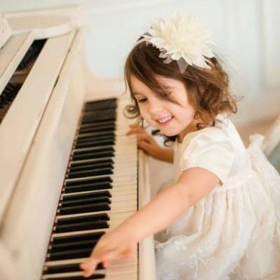 TẠI SAO ÂM NHẠC LÀM TĂNG CHỈ SỐ IQ CỦA TRẺ EM?